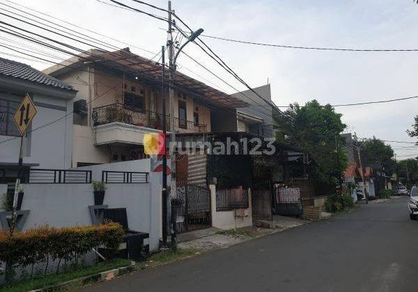 RUMAH USAHA STRATEGIS DI RAWAMANGUN JAKARTA TIMUR - LT.208 - SHM 2