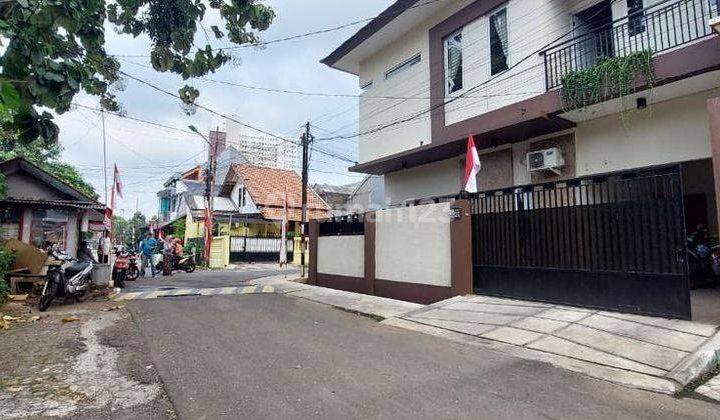 RUMAH MEWAH 3 LANTAI HOOK di Pondok Kelapa,Jakarta Timur 2