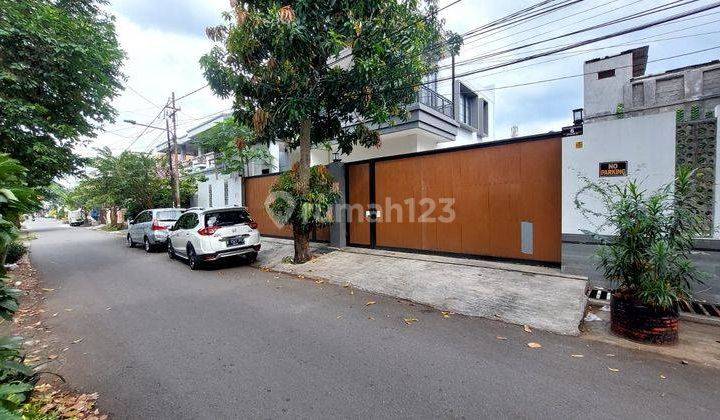 Rumah mewah dekat patal senayan di Kebayoran Lama,Jakarta Selatan 1