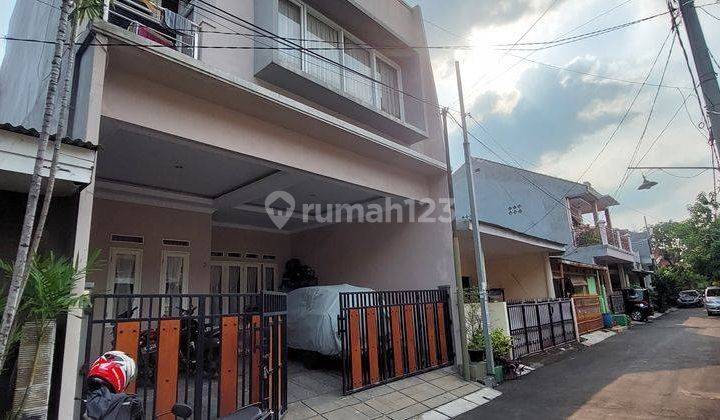 Rumah 2,5 Lantai full rurnish di Harapan baru 1,Bekasi Barat 2