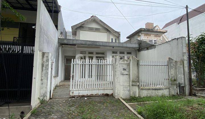 RUMAH PUSAT KOTA DI JALAN TEUKU UMAR 2 LANTAI BANGUNAN 300M2 COCOK UNTUK KANTOR, KLINIK, CAFE 1