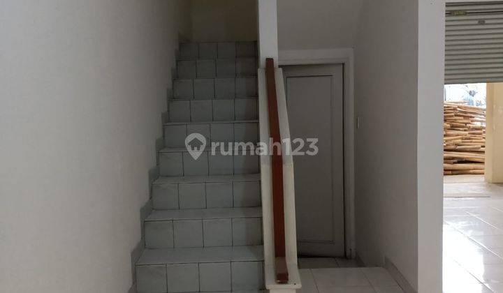 kan Rumah 2 Lantai  Holis Regency Strategis 1