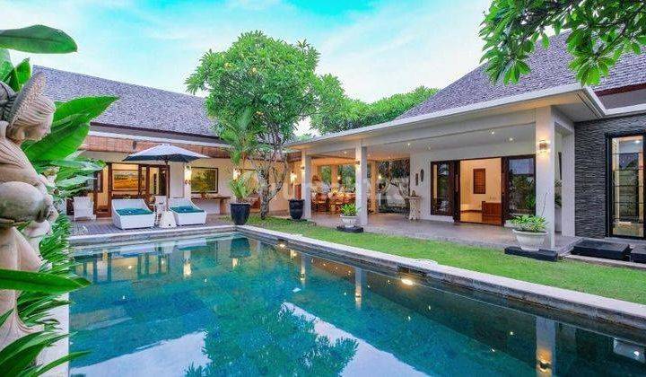 Villa for sale in Canggu Bali Strategic Position Modern Luxurious 2