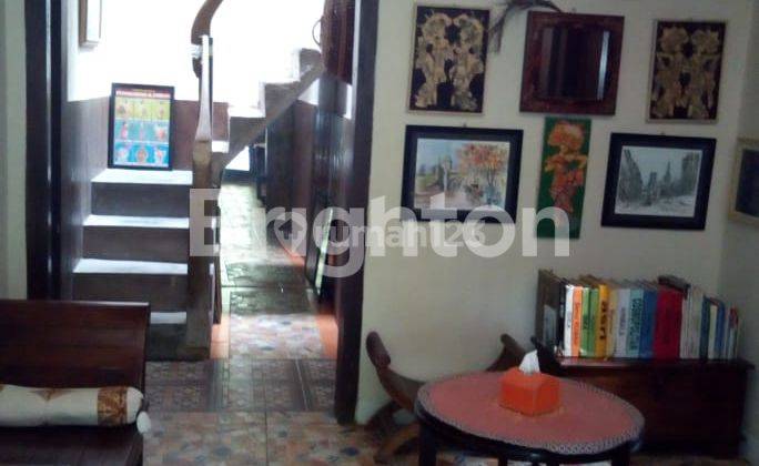 RUMAH SENI, ADA JOGLO DI TENGAH, SIRKULASI UDARA ALAMI 1