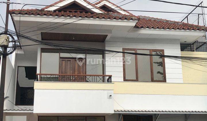 Rumah Nyaman Style Kontemporer Di Lokasi Eksklusif di Senayan 2