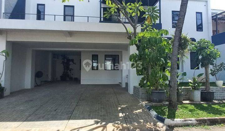 Rumah Asri Dengan Swimming Pool dan Siap Huni di Bintaro Sektor 8 1