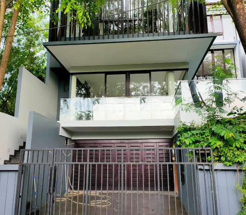 Rumah Mewah Brand New Dengan Lift dan Pool di Kemang Rumah Mewah Brand New Dengan Lift dan Pool di Kemang