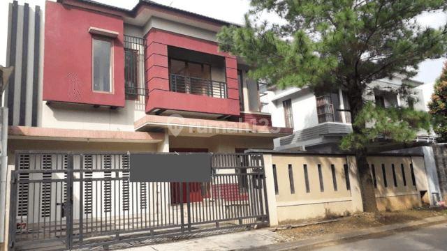 Rumah Dengan Tanah Luas di Villa Melati Mas Vista 1