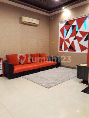 Rumah 2.5 Lantai, Minimalis, Baru Renov, Design Exclusive, Jalan depan Paving, Siap Huni 1