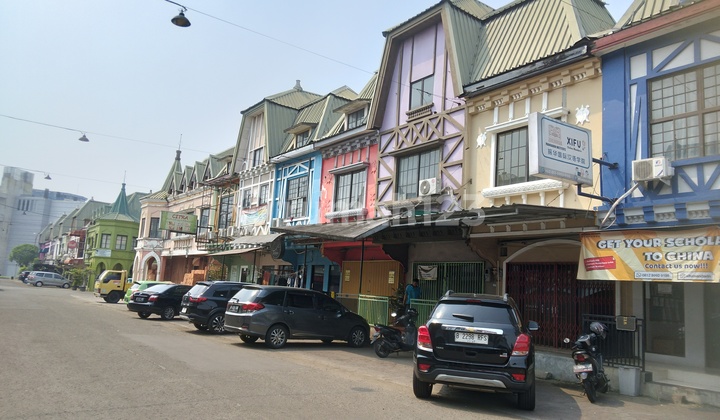 Two-story shophouse in Cibubur Tourism City, suitable for business or office use, negotiable price. 2