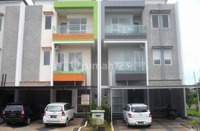 RUMAH BARU & BAGUS, 3 LANTAI, AKSES OKE, DEKAT SEKOLAH, MALL, RUMAH SAKIT, PASAR, KOTA TERTATA, GOOD INVEST, PASTI UNTUNG. ALAM SUTERA 1