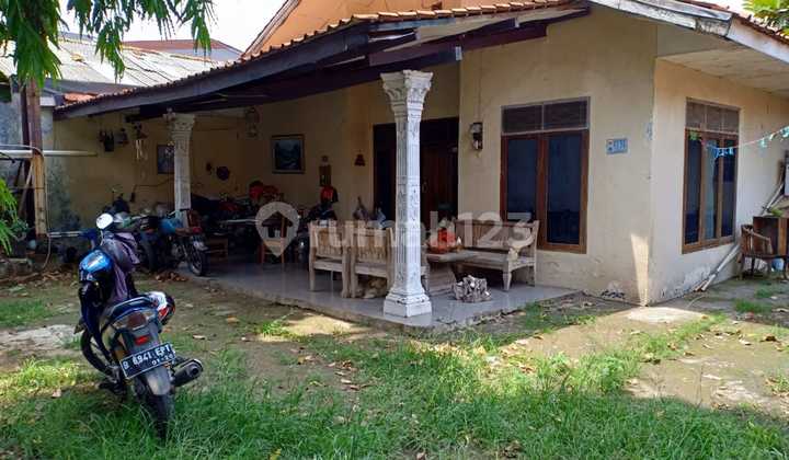 Rumah Asri dan Nyaman  dekat Ktr Camat Jagakarsa Hitung Tanah saja Lokasi Sangat Tenang Dan Strategis Sangat Cocok Buat Tempat Tinggal   dekat ke Akses Tol Brigif dan Tol Kukusan Beji  sehingga terkoneksi ke Toll JORR dan Tol Bandara. 2