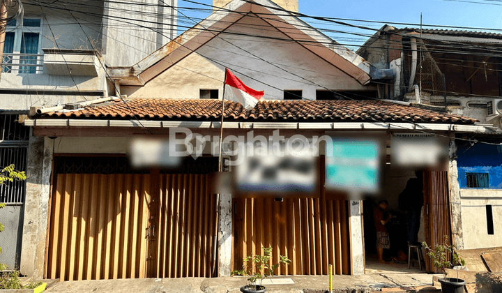 Rumah Gaya Klasik 2 lantai Duri Selatan Tambora Jakarta Barat 1