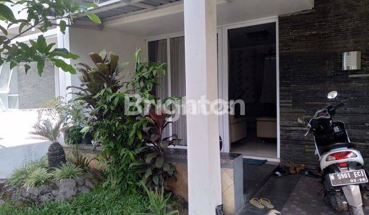 RUMAH CANTIK DUA LANTAI DI KAWASAN PERUMAHAN SPRINGHILL 2