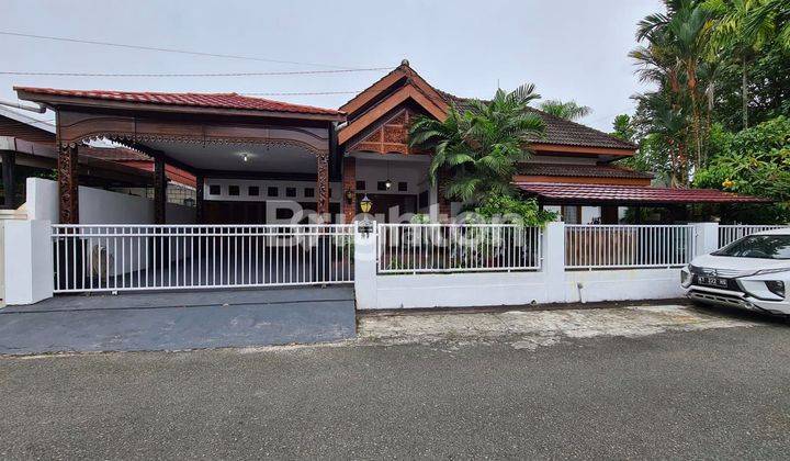 RUMAH MEWAH FULL FURNISH DENGAN KOLAM RENANG DI PUPUK 1