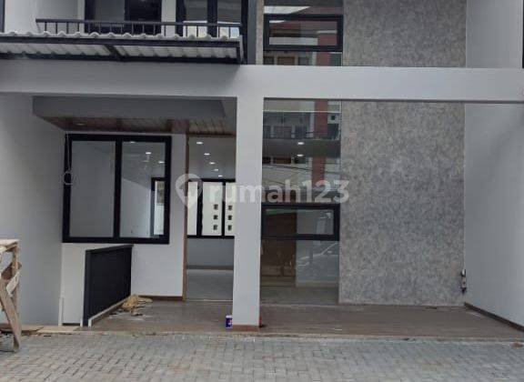 Rumah 4 Lantai Bagus Unfurnished SHM di Surya Sumantri , Bandung 1