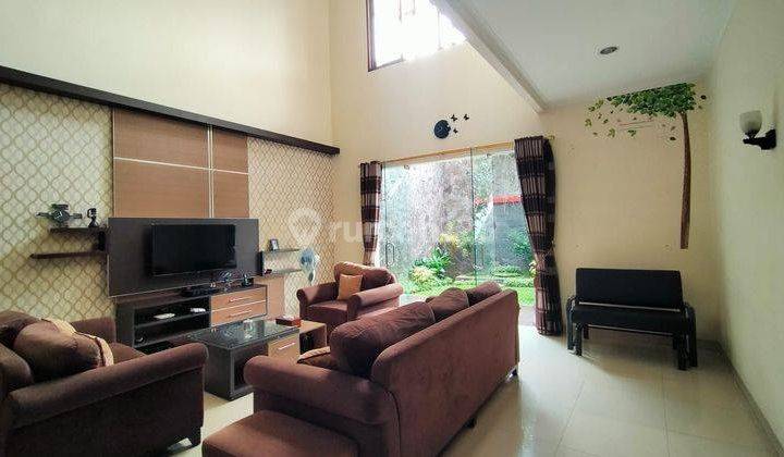 Rumah 2 Lantai Bagus Furnished SHM di Batununggal, Bandung 1