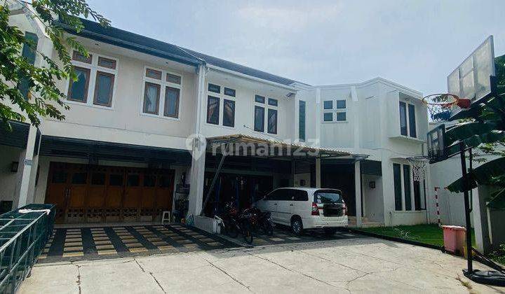 Rumah Mewah Dalam Townhouse Pinggir Jalan Condet 1