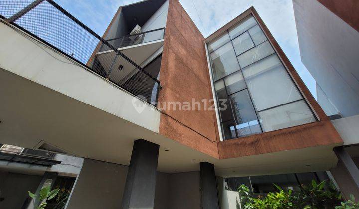 Rumah kontemporer split level dalam cluster Lebak Bulus 1