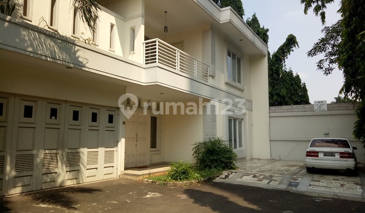 Rumah dalam TH di belakang Kemang Village