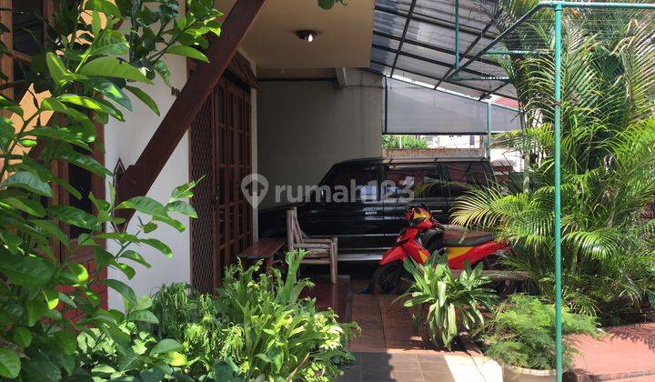 Rumah Depan Taman di Bumi Pesanggrahan Mas