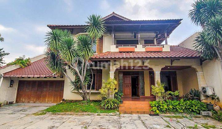 Modern tropical house in Cipete Cilandak