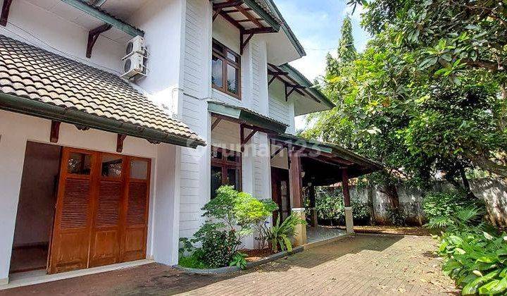 Rumah bagus di area kemang 1