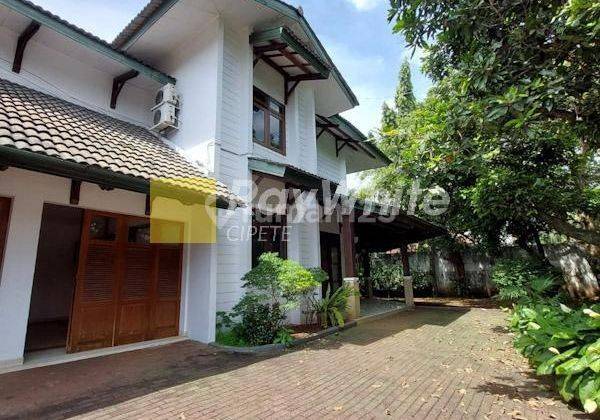 Rumah Nyaman dan Asri di Kemang Dalam 1