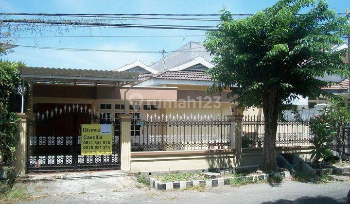 Rumah di Raya Kutisari Indah Surabaya Selatan, Terawat, Row Jalan Lebar 1