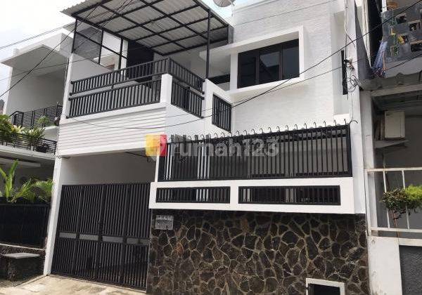 RUMAH JL. EKOR KUNING RAWAMANGUN JAKARTA TIMUR - LT.90 m2 -  SHM 1