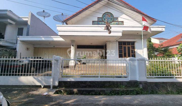 Rumah Asri Terawat di Mainroad jl Surya Sumantri, Bandung 1