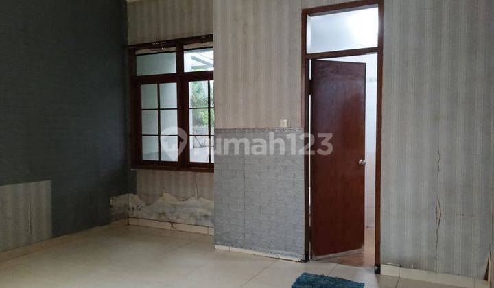 Dijual Rumah di Singgasana Pradana Siap Huni Dijual Rumah di Singgasana Pradana Siap Huni
