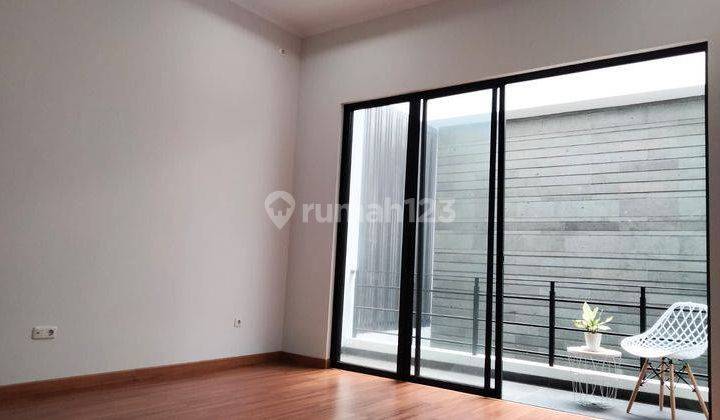 Dijual Rumah Baru di Singgasana Pradana 2 Lantai Minimalis Modern 1