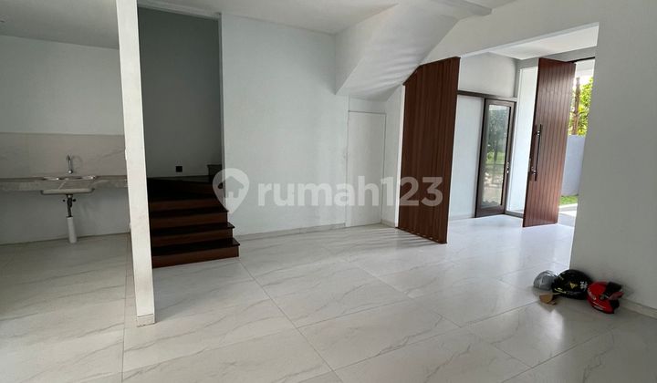 Rumah Minimalis Mekarwangi Smart Home Taman Belakang