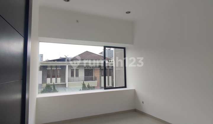 Baru Renovasi Rumah 2 Lantai Singgasana lokasi Bagus 2