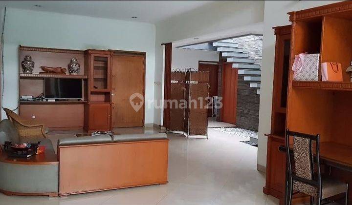 Rumah 1,5 Lantai Di Sayap Cipaganti Carport 8 Mobil 2