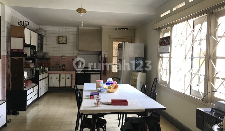 Rumah Cantik Strategis Cocok untuk Cafe, Kantor atau Tinggal 2