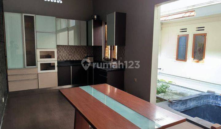 Jual Rumah di Singgasana Pradana 2 Lantai Bagus Fully Furnished 1