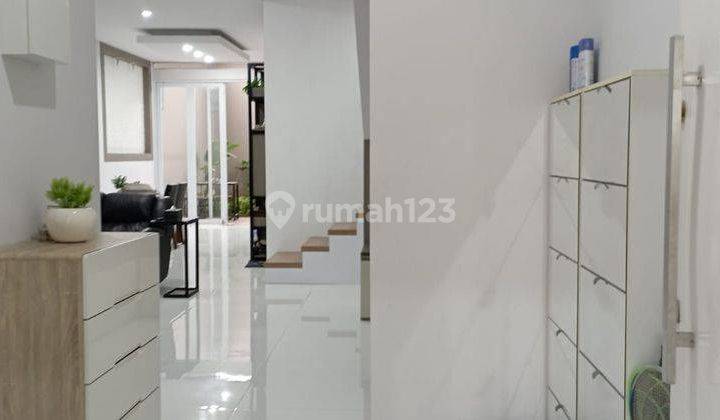 Dijual  Rumah Bagus Furnished di Mekar Utama, Mekar Wangi 1