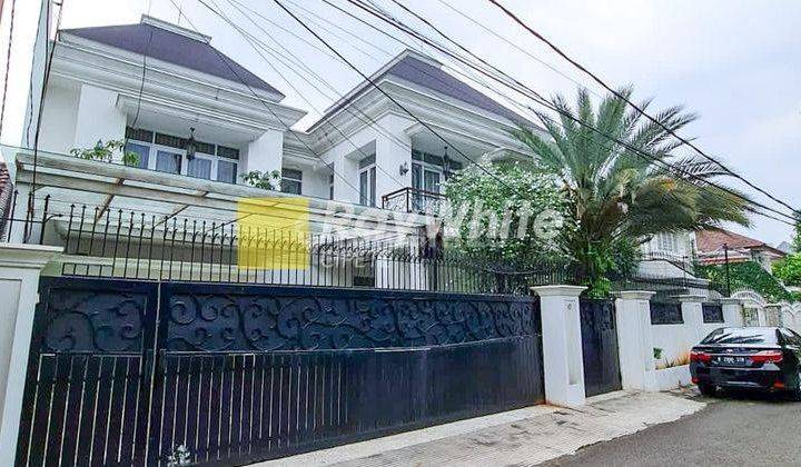 Rumah modern klasik di Cipete dekat stasiun MRT 2