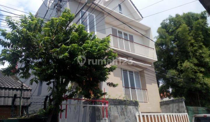 Rumah cantik di Cipete dekat ke stasiun MRT H Nawi 2