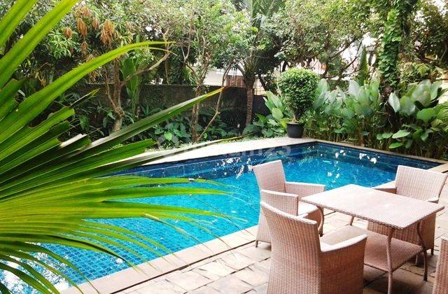 Rumah Bagus Halaman Luas Furnished Di Area Simatupang Jaksel 1
