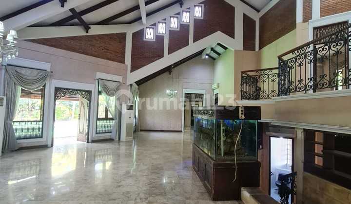 Rumah Dengan Tanah Luas di Jagakarsa