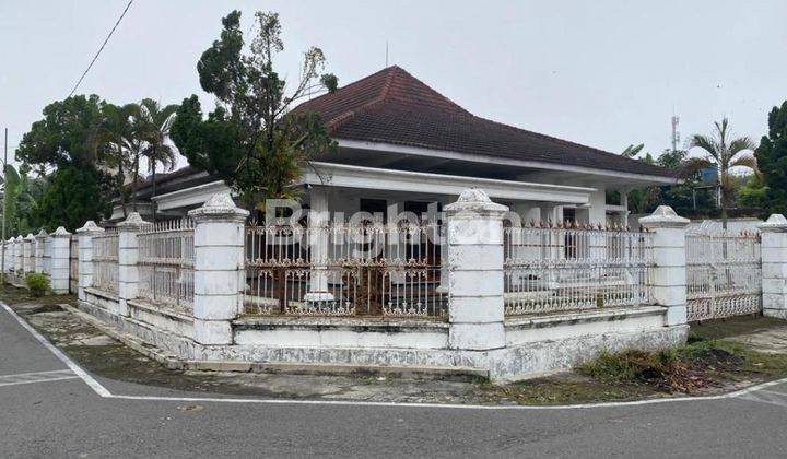 RUMAH HOOK DI JALAN APEL - JAJAR, BELAKANG HOTEL ALILA 1