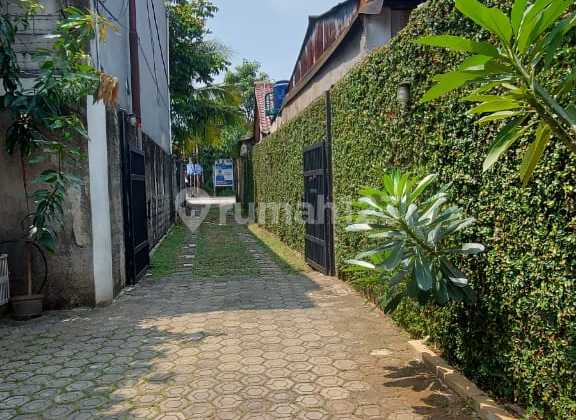Rumah Cocok untuk Investasi Kost atau Restoran, Lokasi Strategis dengan Halaman Luas di Rempoa, Ciputat Timur 2