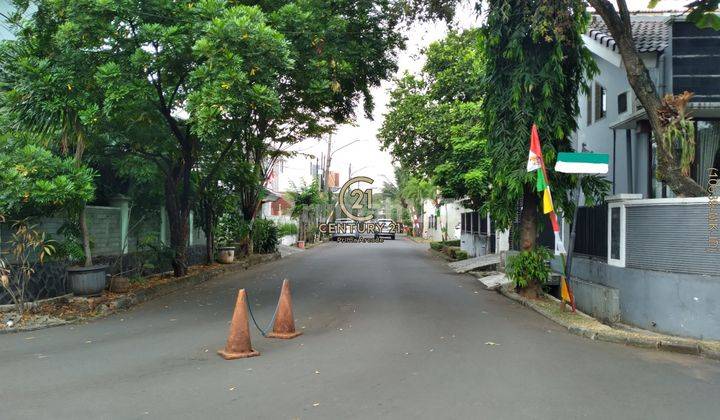 Cepat Murah Rumah Hook 2 Lantai Perumahan Depan Taman 2