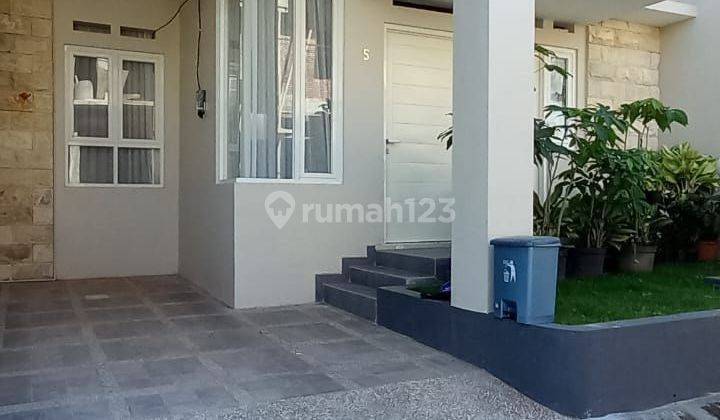 Rumah design townhouse 2 Lantai SHM Bagus dijual cepat  2