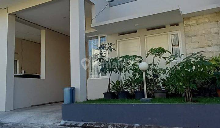 Rumah design townhouse 2 Lantai SHM Bagus dijual cepat  1