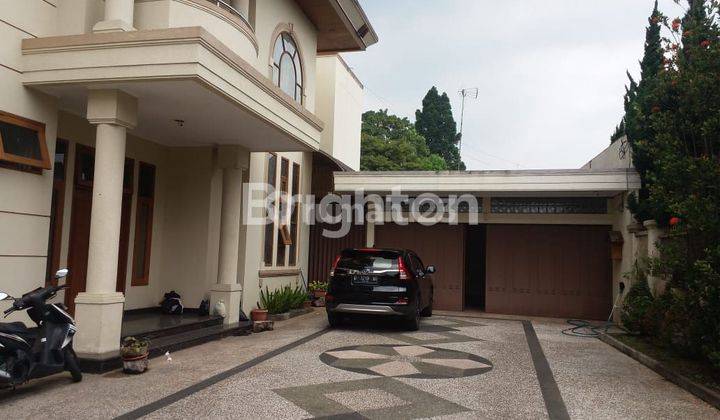 Rumah 2 lantai mewah di kawasan elite Setiabudi Bandung. 1