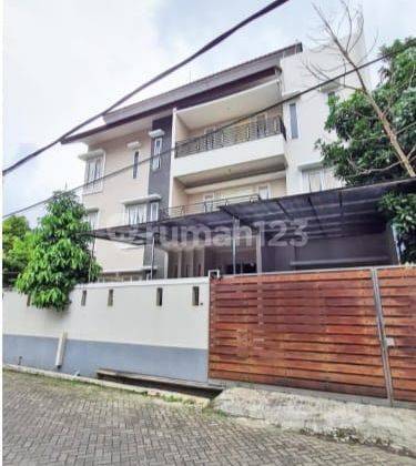 For Sale Corner House in Kebon Jeruk Indah, 3.5 Floors